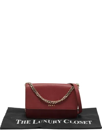 Pre-owned Dkny Vintage Bryant Park Crossbody Bag In Red