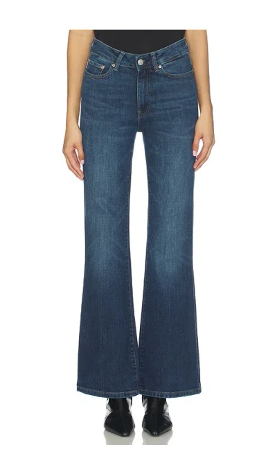 Dl1961 Claira Contoured Instasculptâ¢ Straight Boot Jeans In Blue