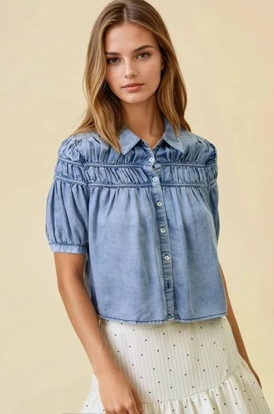 Doe & Rae Cheyanne Button-down Top In Chambray In Blue