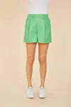 DOLCE CABO FAUX LEATHER PLEATED SHORTS IN KELLY GREEN