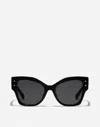 Dolce & Gabbana Dg Logo Plaque Sunglasses In Black