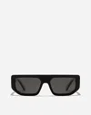 Dolce & Gabbana Dg Logo Sunglasses In Black