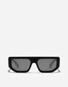 Dolce & Gabbana Dg Logo Sunglasses In Black