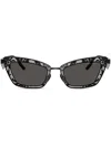 Dolce & Gabbana Cat-eye-sonnenbrille Mit Blumen In Schwarz