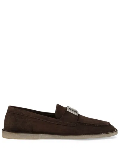 Dolce & Gabbana Loafer Aus Wildleder Mit Logo-schild In Marrone