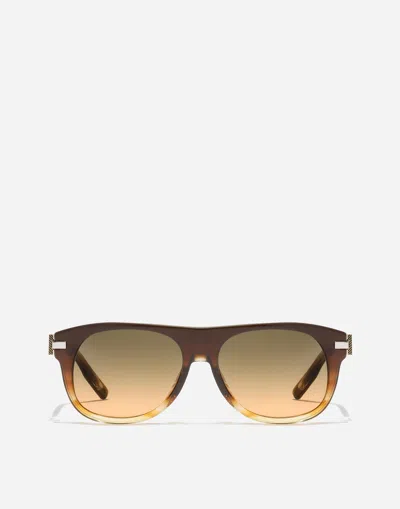 Dolce & Gabbana Metal Plaque Sunglasses In Purple