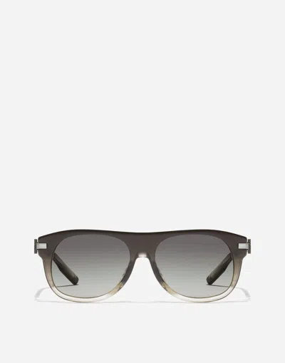 Dolce & Gabbana Metal Plaque Sunglasses In Purple