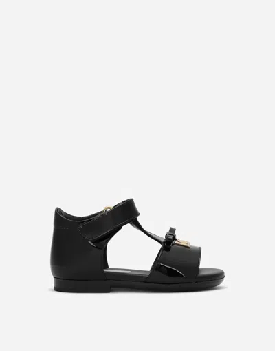 Dolce & Gabbana Patent Leather First Steps Sandals With Metal Dg Logo In Black