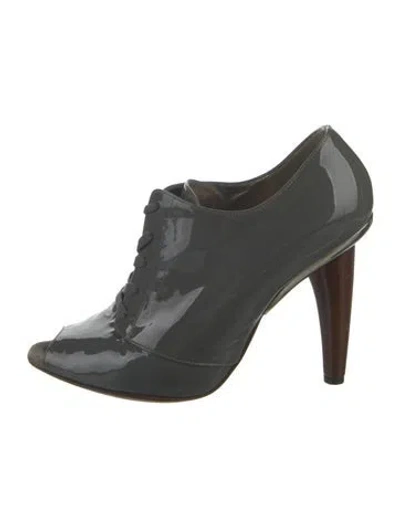 Pre-owned Dolce & Gabbana Patent Leather Pumps In Gray