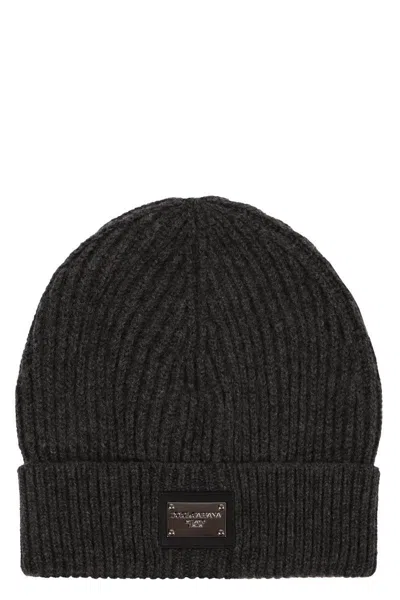 Dolce & Gabbana Ribbed Knit Beanie In Grey