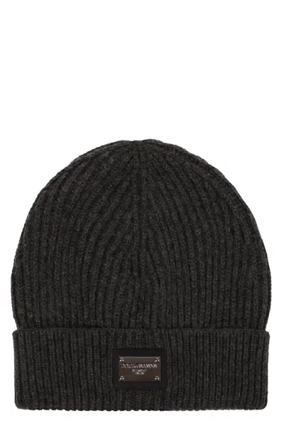 Dolce & Gabbana Ribbed Knit Beanie In Grey