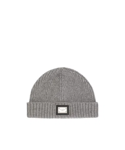 Dolce & Gabbana Ribbed Logo-plaque Beanie Hat In Gray