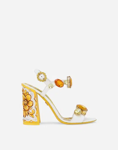 Dolce & Gabbana Sandalo In Vernice Con Pietre Ricamate E Tacco Dipinto In Bianco