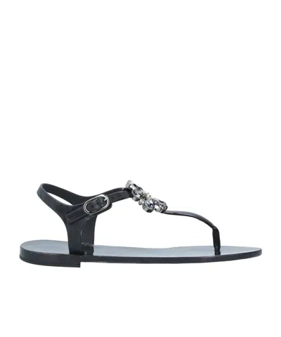 Dolce & Gabbana Solid Color Flip Flops In Black