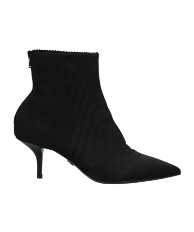 Dolce & Gabbana Solid Color Pointed-toe Ankle Boots In Black