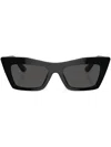 Dolce & Gabbana Tinted Cat-eye Sunglasses In Schwarz