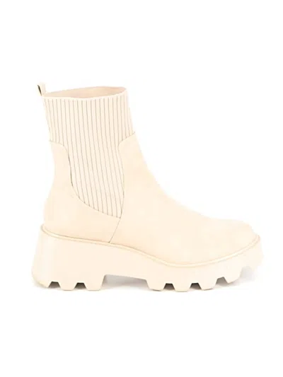 Pre-owned Dolce Vita Boots In Tan