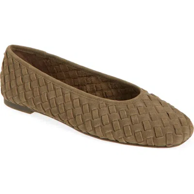 Dolce Vita Mycah Wovan Flat In Brown