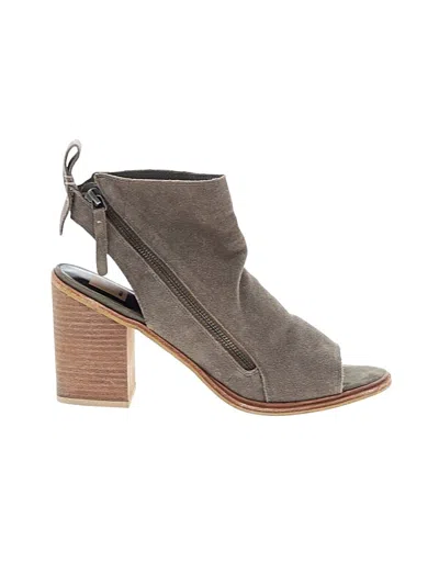 Pre-owned Dolce Vita Sandals In Brown