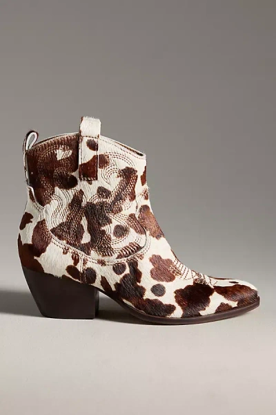 Dolce Vita Shania Ankle Boots In Beige