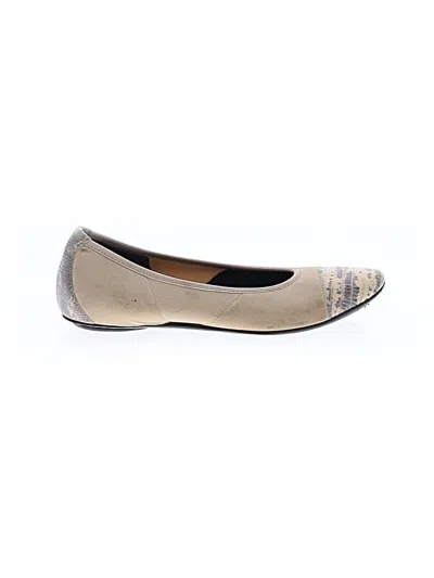 Pre-owned Donald J Pliner Flats In Ivory