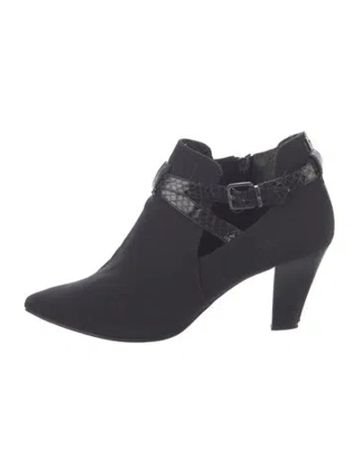 Pre-owned Donald Pliner Boots In Black