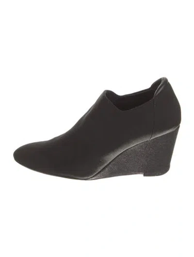 Pre-owned Donald Pliner Chelsea Boots In Black