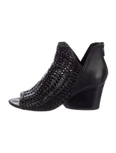 Pre-owned Donald Pliner Leather Boots In Black