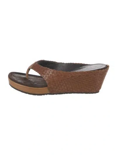 Pre-owned Donald Pliner Leather Flip Flops In Brown