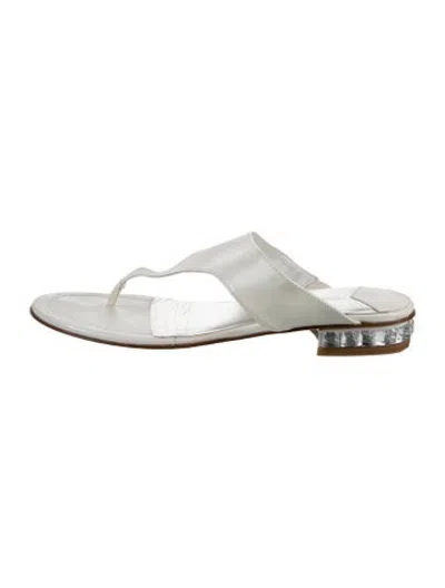 Pre-owned Donald Pliner Leather Flip Flops In White