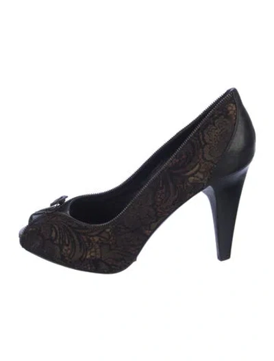 Pre-owned Donald Pliner Leather Lace Pattern Pumps In Black