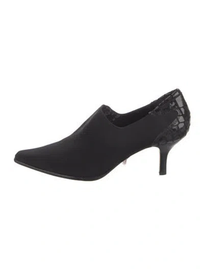 Pre-owned Donald Pliner Leather Pumps In Black
