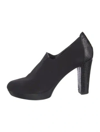 Pre-owned Donald Pliner Leather Pumps In Black