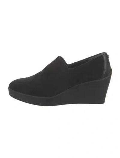 Pre-owned Donald Pliner Leather Pumps In Black