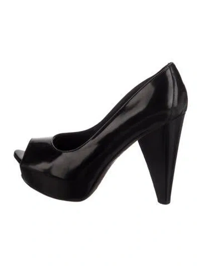 Pre-owned Donald Pliner Leather Pumps In Black