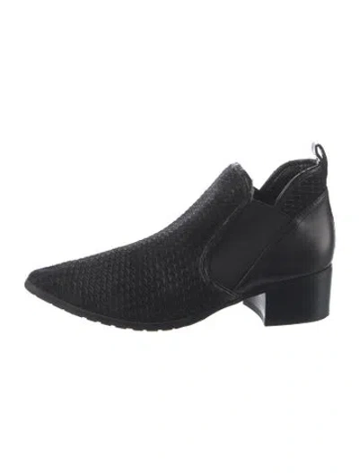 Pre-owned Donald Pliner Leather Pumps In Black