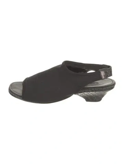 Pre-owned Donald Pliner Leather Sandals In Black