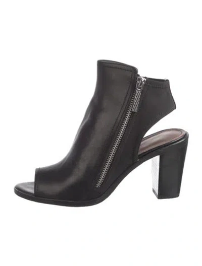 Pre-owned Donald Pliner Leather Sandals In Black