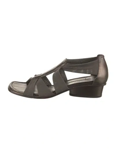 Pre-owned Donald Pliner Leather Sandals In Brown