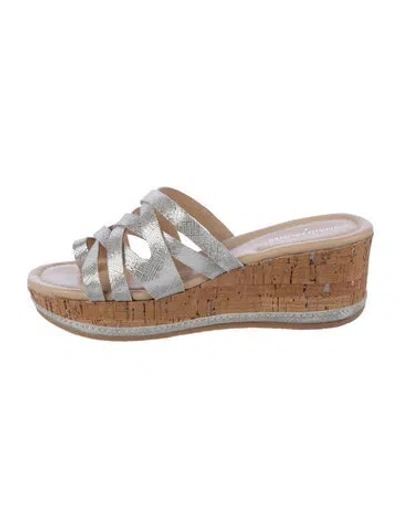 Pre-owned Donald Pliner Leather Sandals In Neutrals