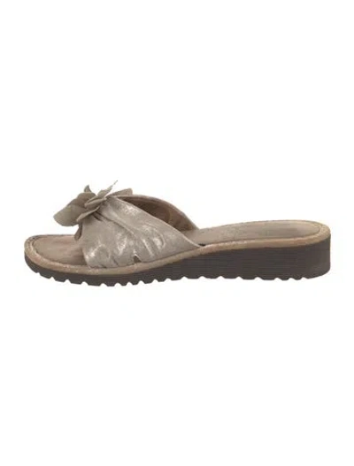 Pre-owned Donald Pliner Leather Slides In Neutral