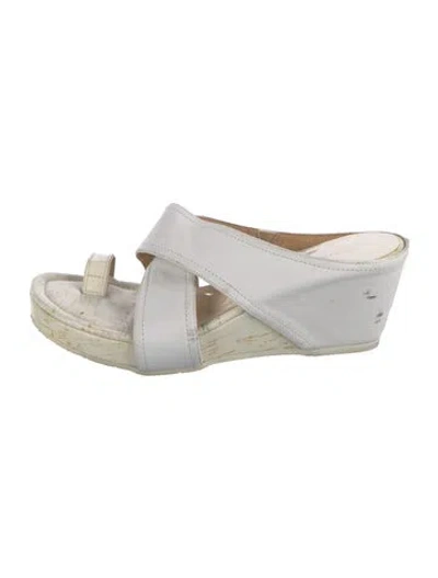 Pre-owned Donald Pliner Leather Slides In White