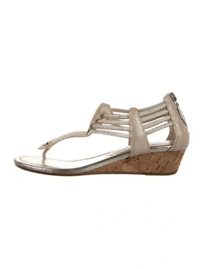 Pre-owned Donald Pliner Leather T-strap Sandals In Gold