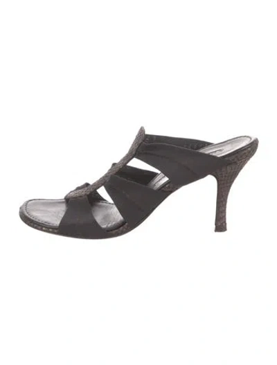 Pre-owned Donald Pliner Mesh Cutout Accent T-strap Sandals In Gray