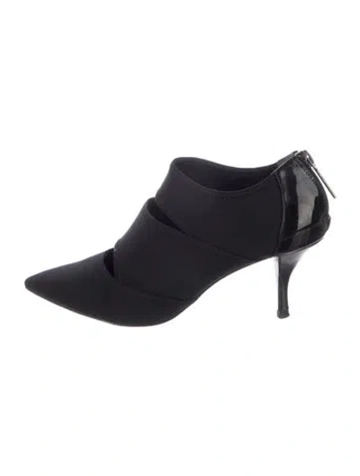 Pre-owned Donald Pliner Neoprene Pumps In Multi