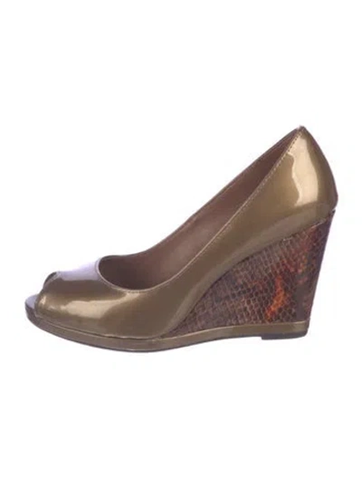 Pre-owned Donald Pliner Patent Leather Pumps In Brown