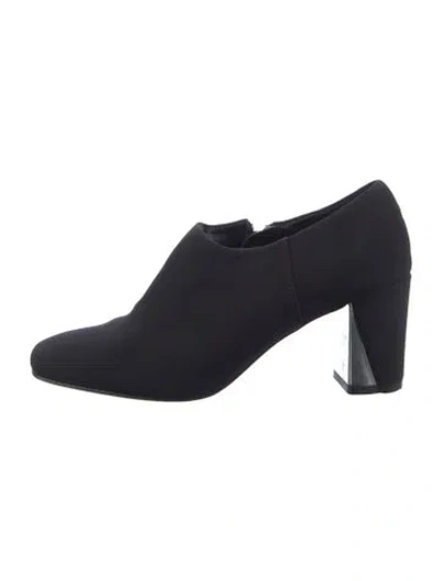 Pre-owned Donald Pliner Pumps In Black