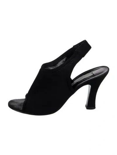 Pre-owned Donald Pliner Pumps In Black
