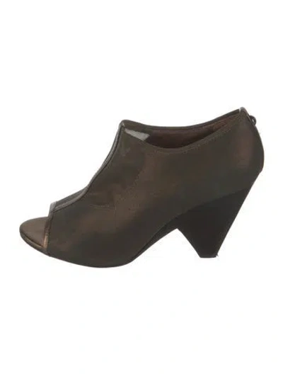 Pre-owned Donald Pliner Pumps In Green