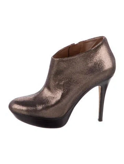 Pre-owned Donald Pliner Pumps In Silver